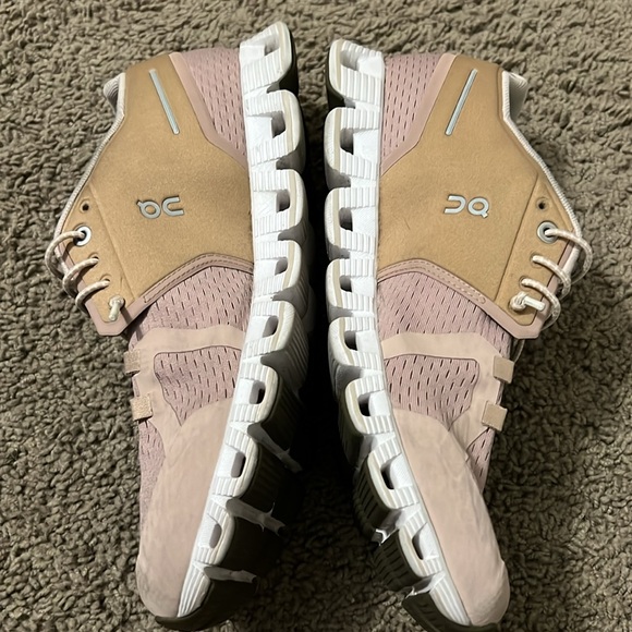 ON CLOUD  - WOMEN'S RUNNING SHOES - SIZE 8.5 W - Picture 4 of 7